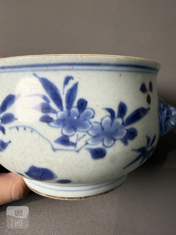 明崇祯 青花花卉纹兽耳炉 - 图5